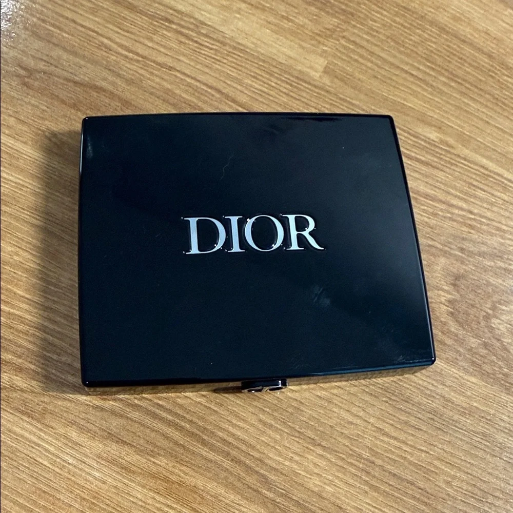 New - Dior eyeshadow palette in shade 833 Dior Dream - Picture 2 of 3
